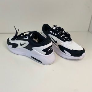 WOMENS NIKE AIR MAX BOLT SIZE 8.5